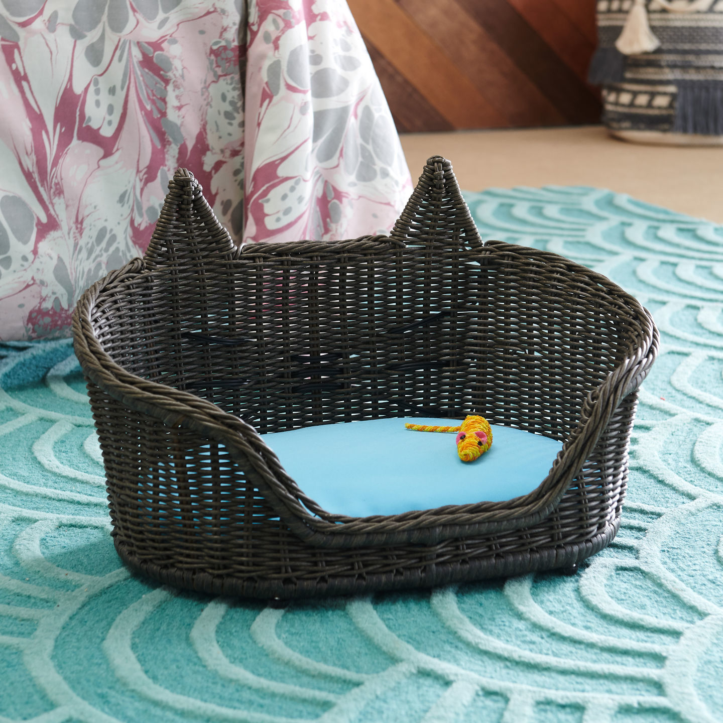 Wicker cat bed